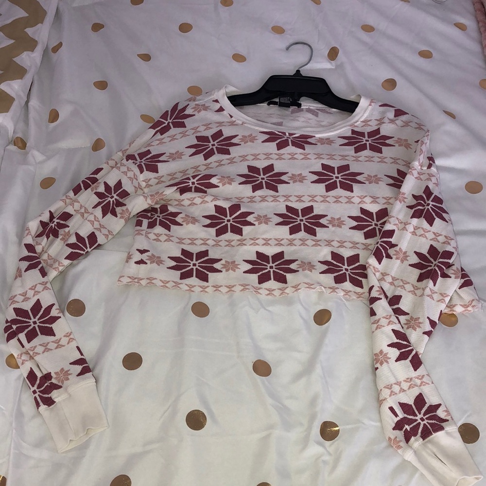 A cute long sleeve crop top